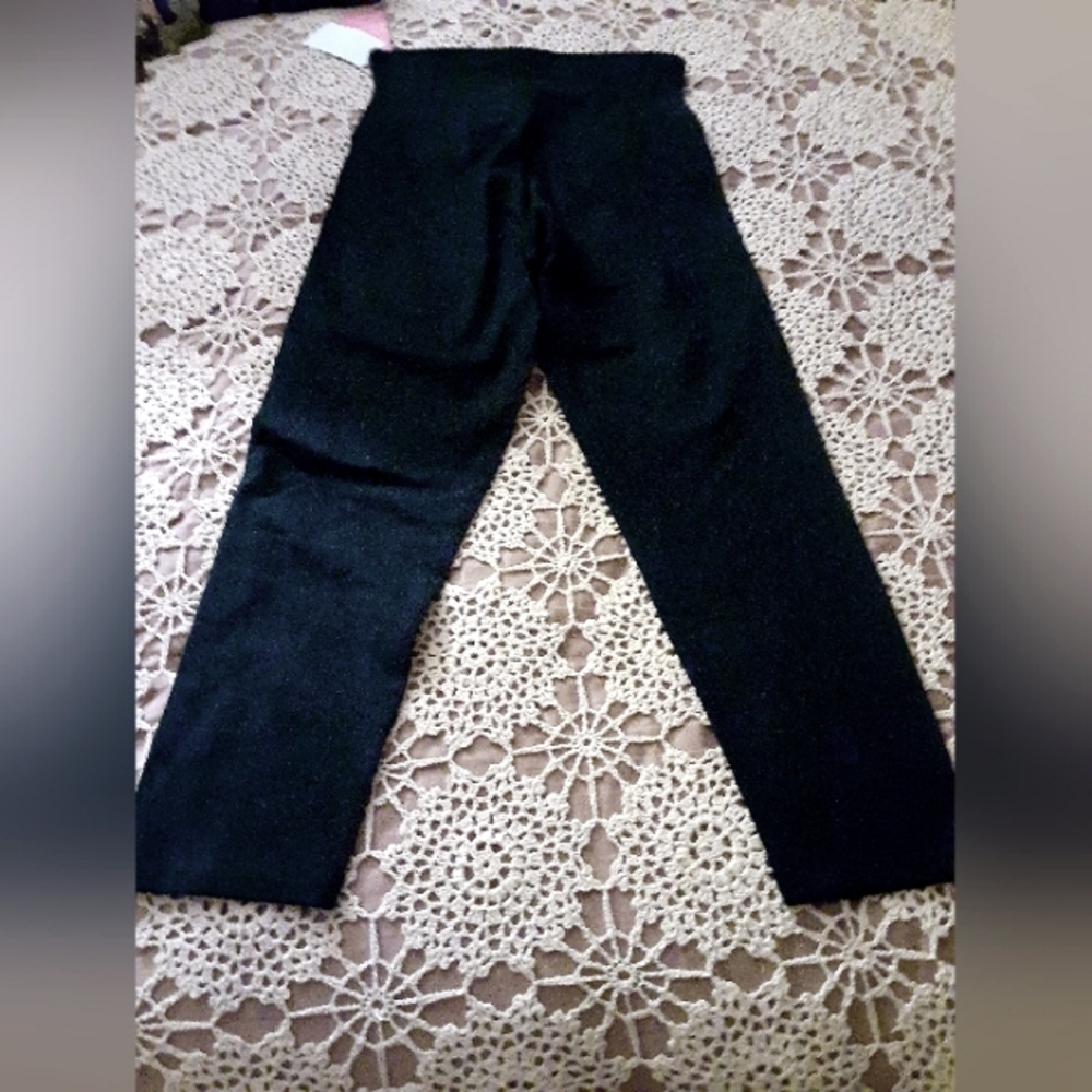 Size medium Yummie black leggings. Never worn.